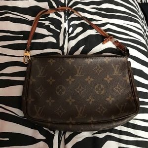 Louis Vuitton small purse (non authentic)